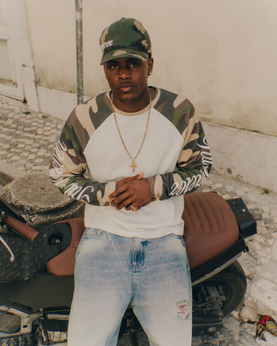 Stonewash Distressed Denim Jeans (Light Blue)